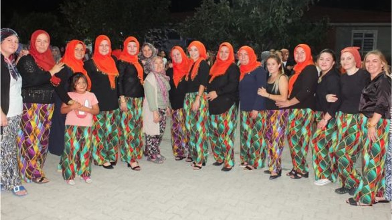 Şalvarını Giyen Balıkesir'de Eğlenceye Koştu