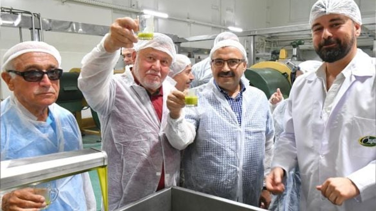 Balıkesir Valisi Ustaoğlu Zeytinyağı Sıktı