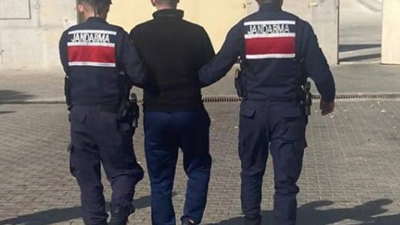 17 Yıl Hapis Cezası Bulunan Firari Ayvalık'ta Yakalandı