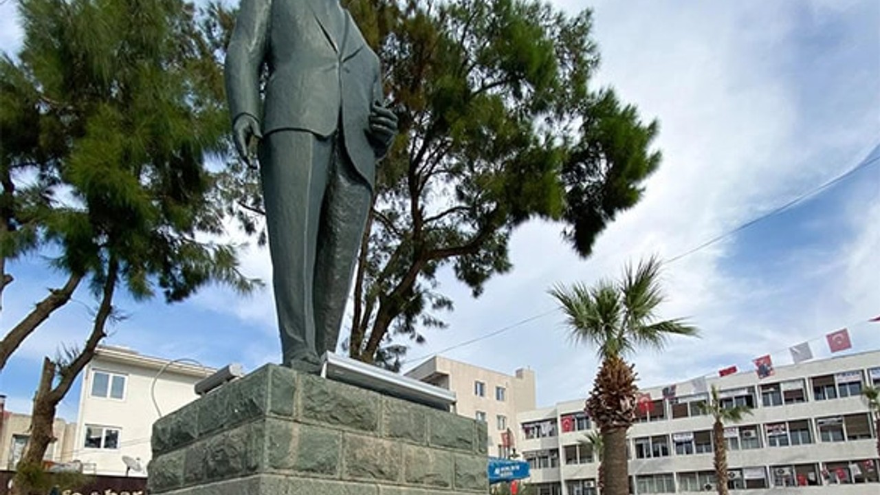 Ayvalık’ta Atatürk Heykeline Saldırı Girişimi