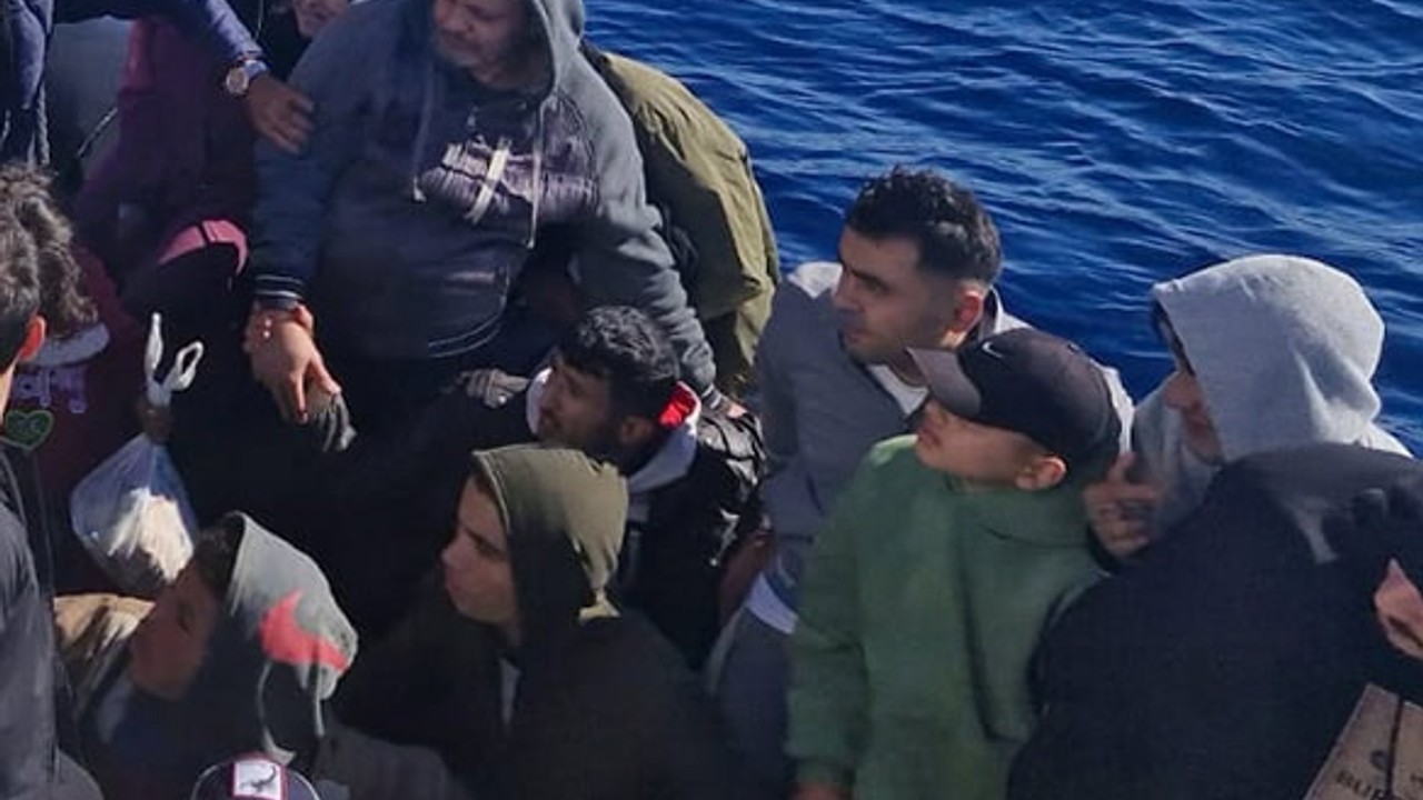 Balıkesir'de 20 Düzensiz Göçmen Kurtarıldı