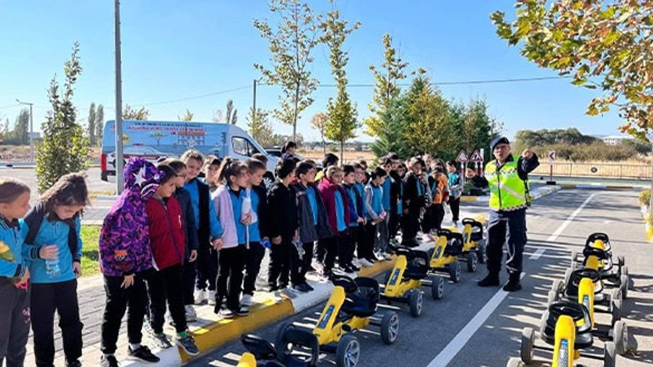 Balıkesir’de 654 Öğrenciye Trafik Güvenliği Eğitimi