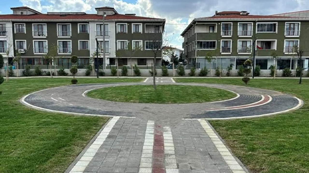 Bandırma'da 600 Evlere Yeni Park Açıldı