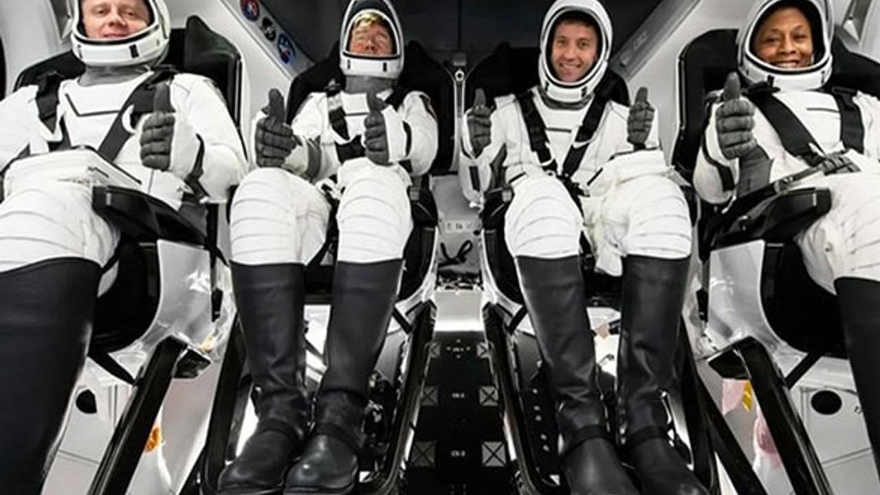 Crew-8 Mürettebatı 8 Ay Sonra Dünyaya Döndü