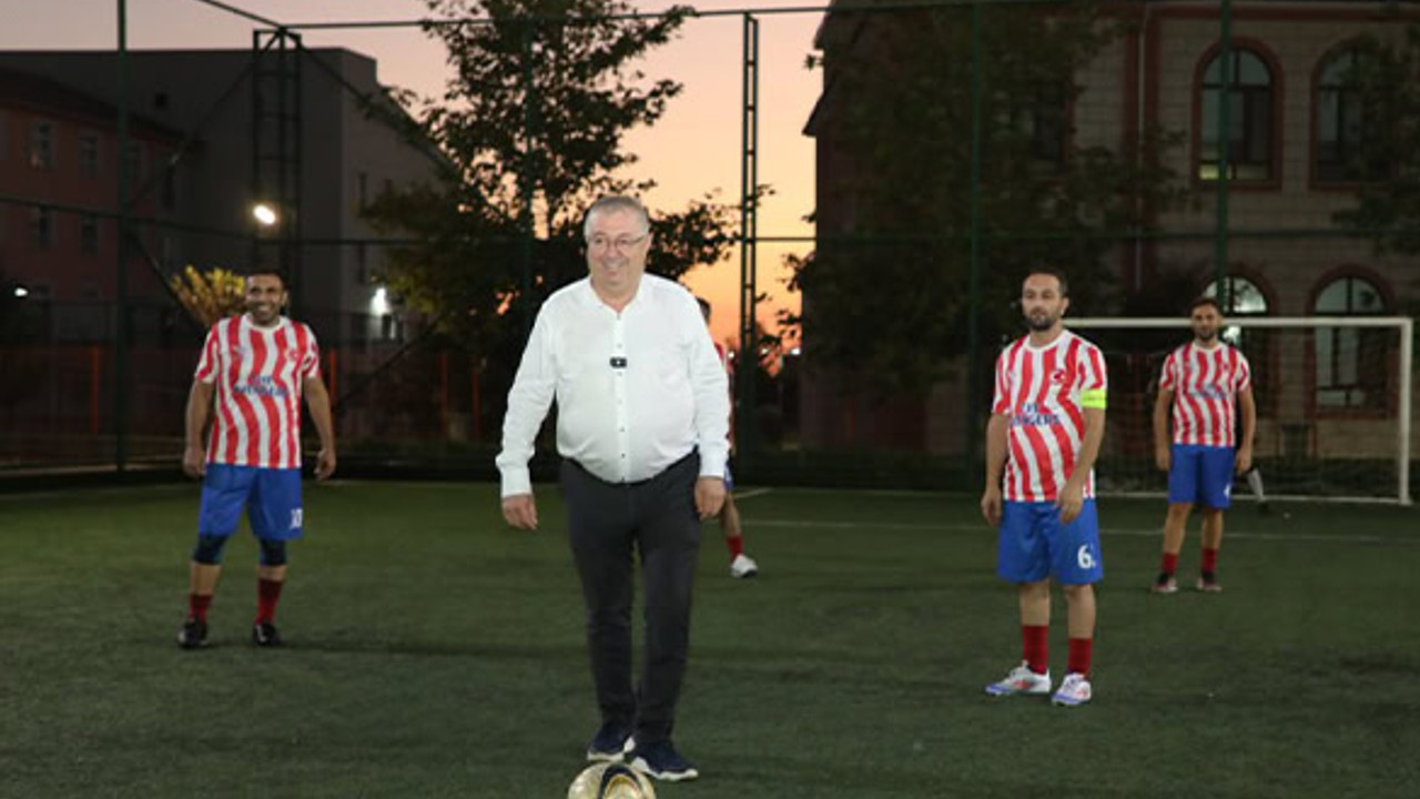 Edremit'te 29 Ekim Futbol Turnuvası Başladı