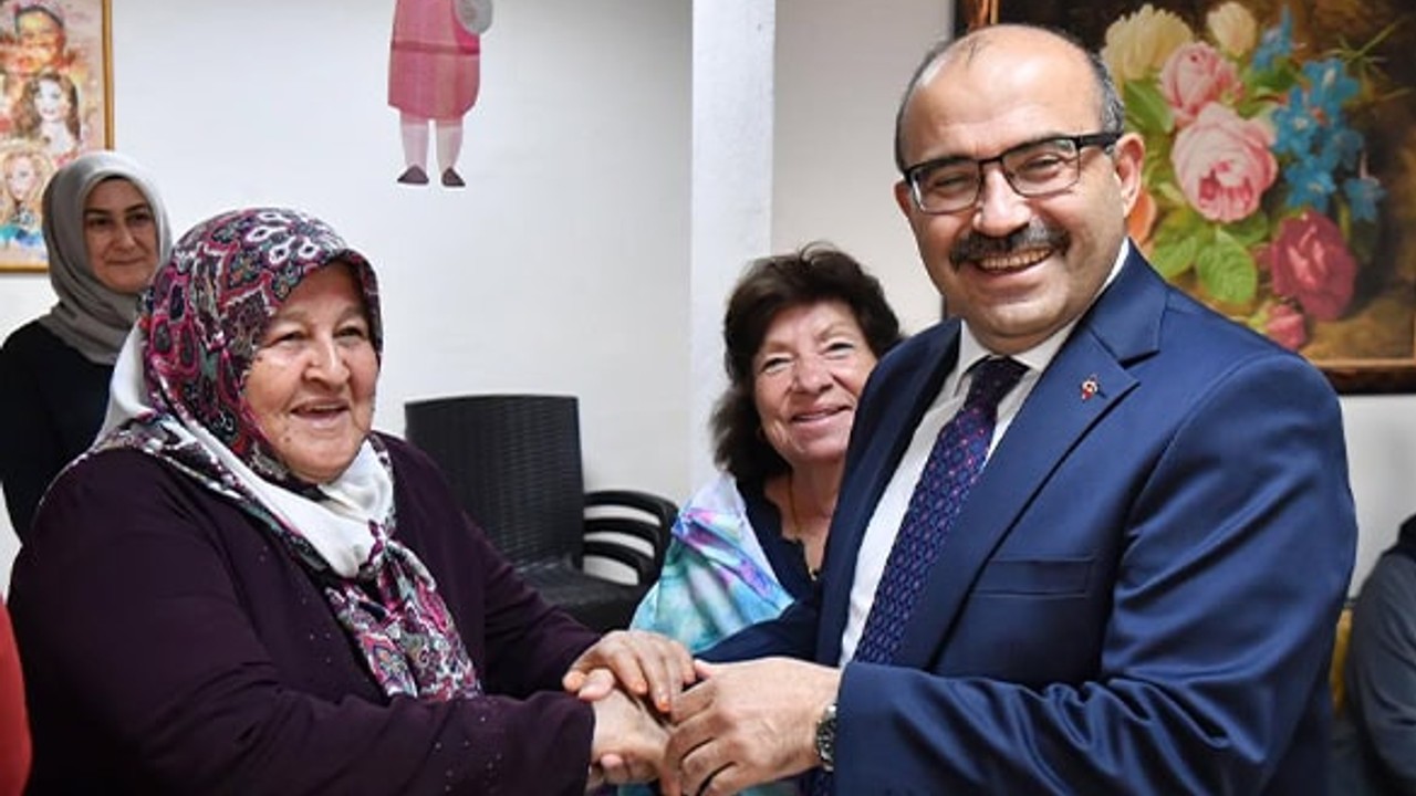 Vali Ustaoğlu, Huzurevi Sakinlerini Ziyaret Etti