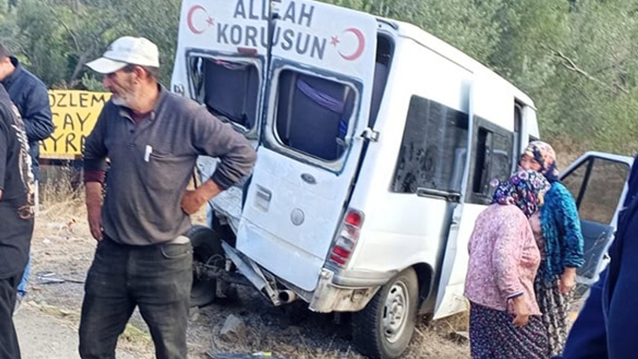Zeytin Tayfasını Taşıyan Minibüs Kaza Yaptı 16 Yaralı