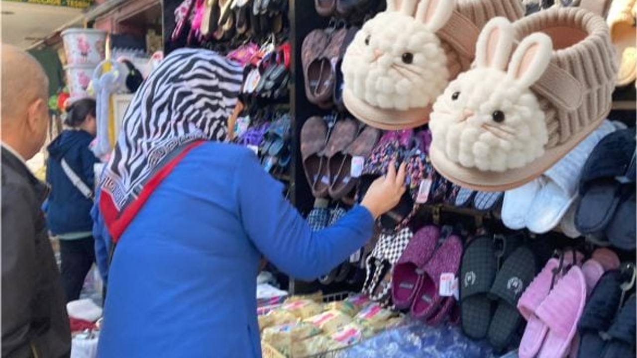 Ayağınızı Sıcak Tutacak Terlikler Balıkesir'de Bakın Kaça Satılıyor!