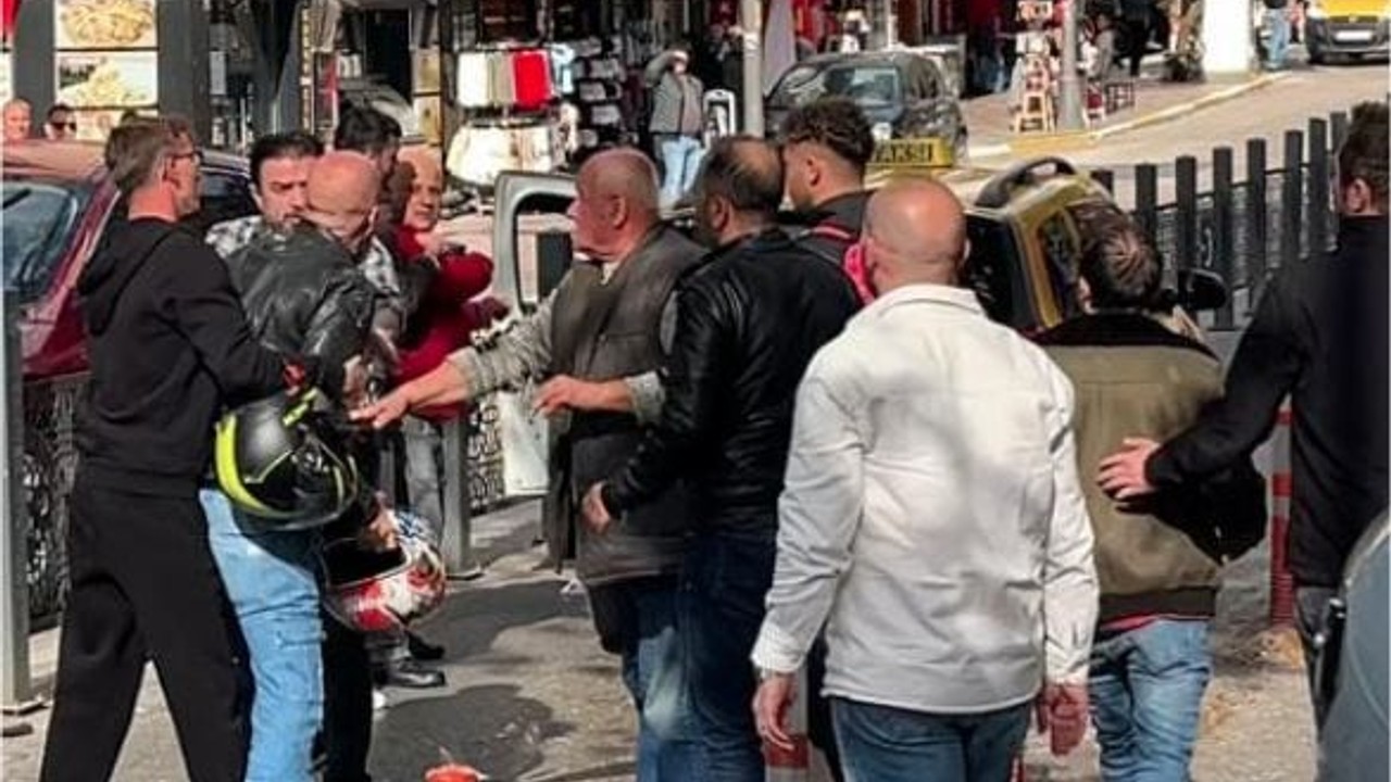 Bandırma'da Kaza Sonrası Sürücüler Birbirine Girdi!