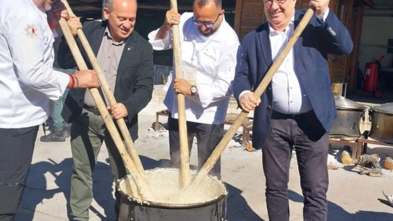Başkan Ertaş, Kazanın Başına Geçti Keşkek Dövdü