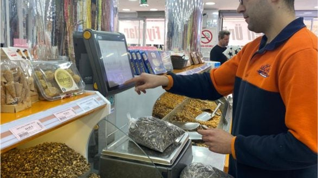 Balıkesir'de Yaz Kış Vazgeçilmez Lezzet: Çekirdek