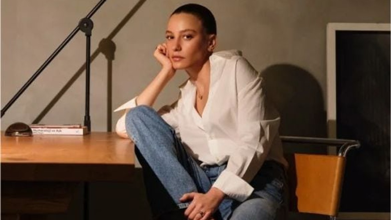 Serenay Sarıkaya İlk Kez Evini Paylaştı