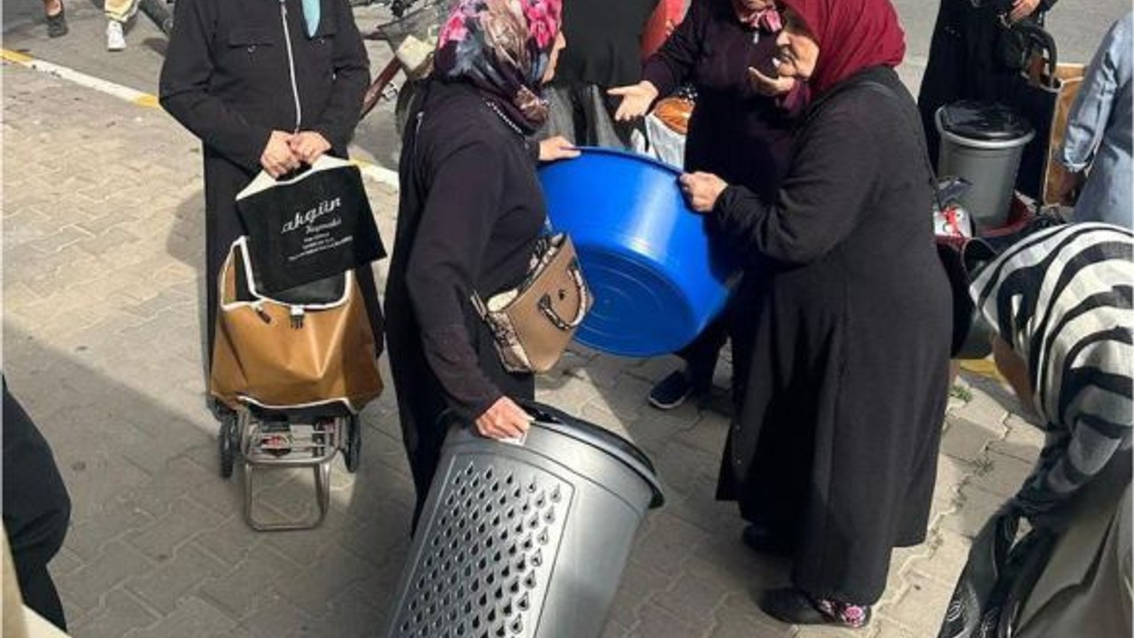 Balıkesir'deki Yeni Mağaza Açılışında İzdiham Yaşandı