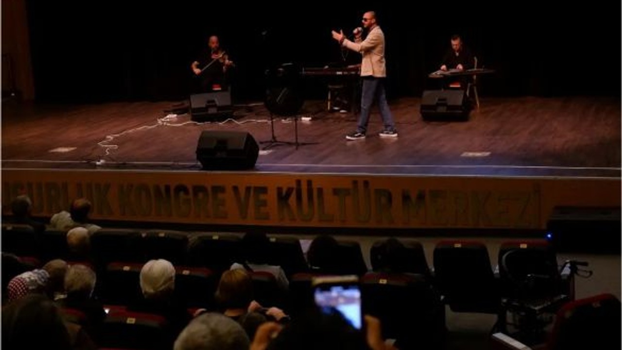 Susurluk'ta Yaşlılar Günü Konser İle Kutlandı