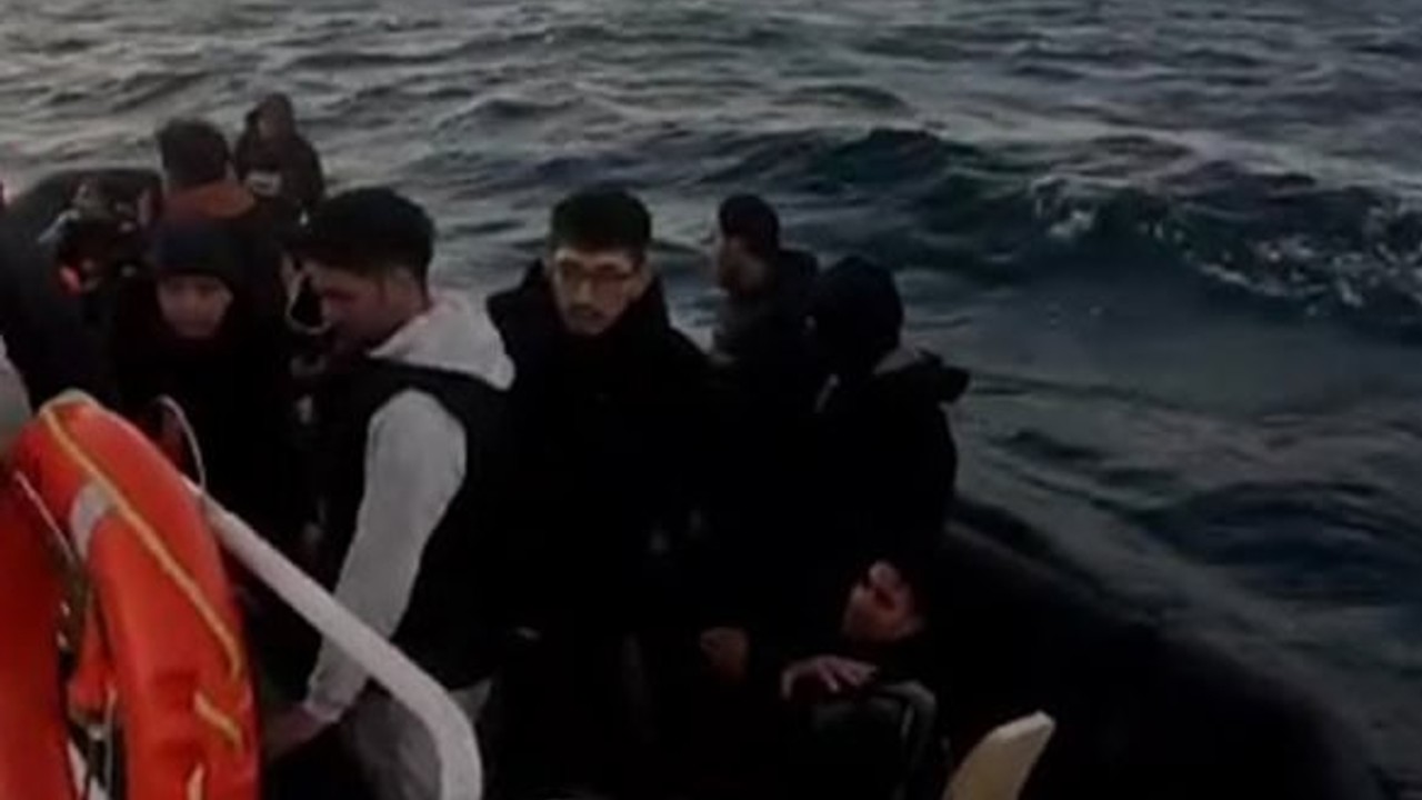 Ayvalık Açıklarında 18 Düzensiz Göçmen Yakalandı!