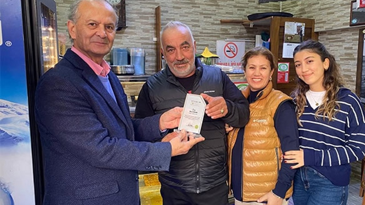 Ayvalık Zeytin Hasat Festivali’nde Coğrafi İşaretli Ürünlere Plaket