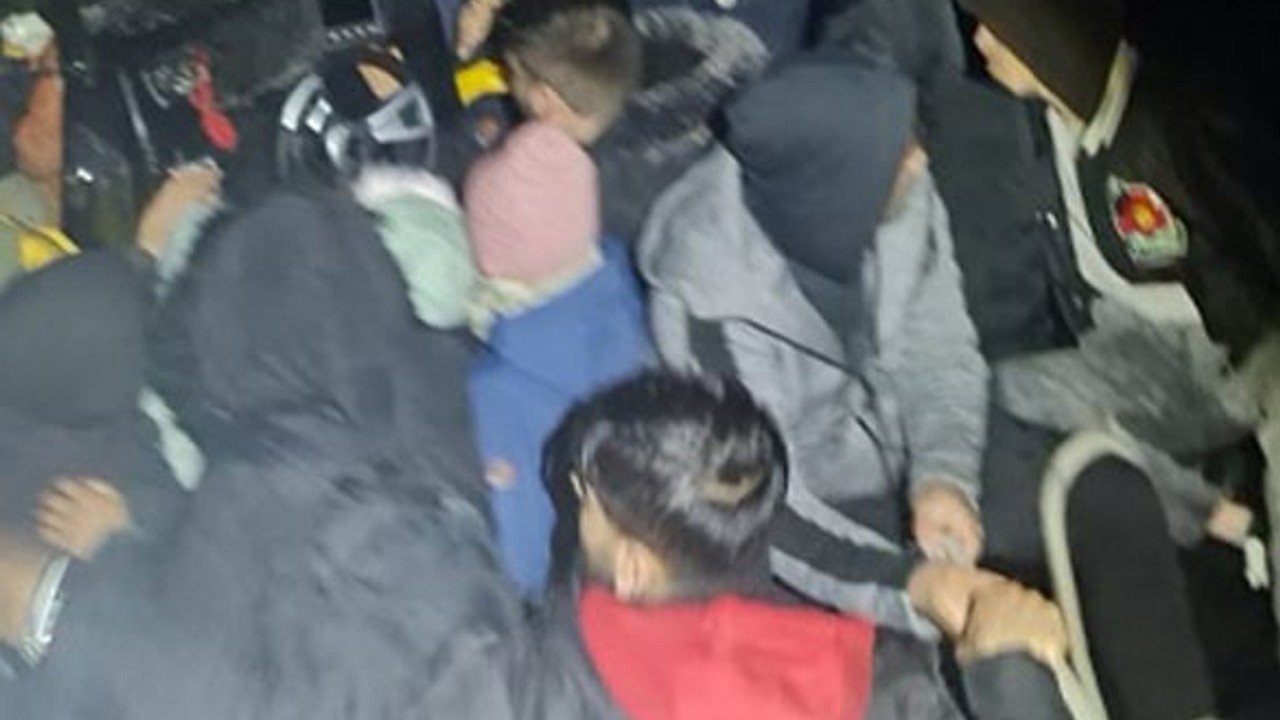 Ayvalık’ta 27 Düzensiz Göçmen Yakalandı