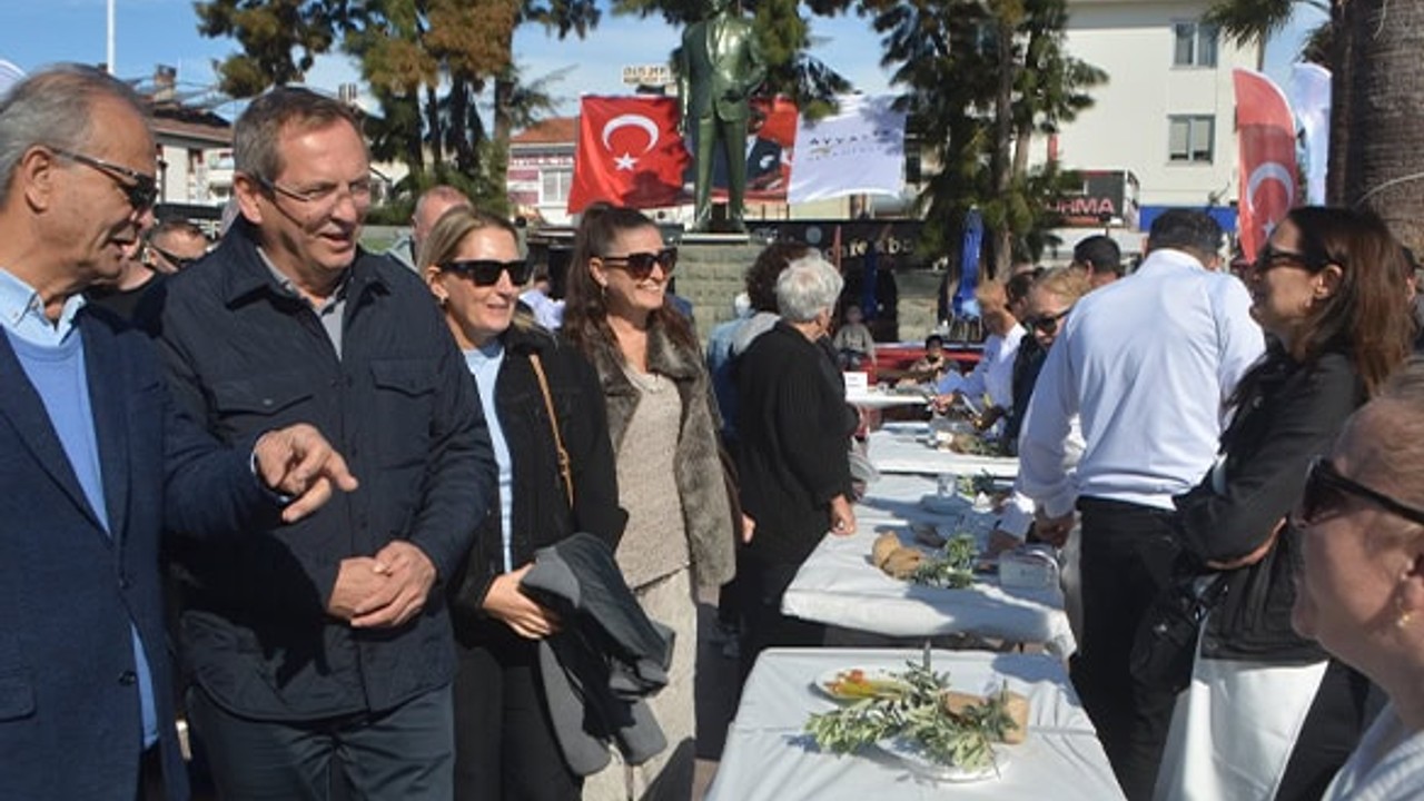 Ayvalık’ta Zeytinyağlı Yemekler Yarışması Coşkusu