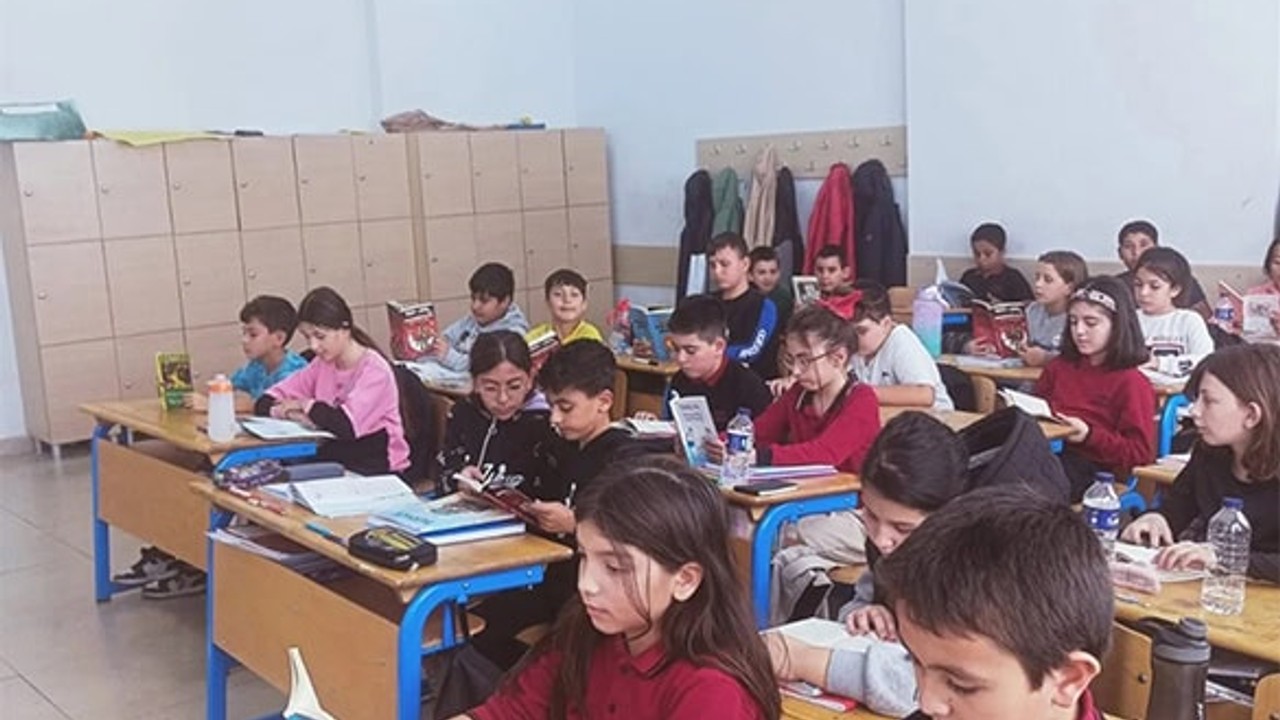 Gömeç'te Tüm Okullar Eş Zamanlı Kitap Okudu