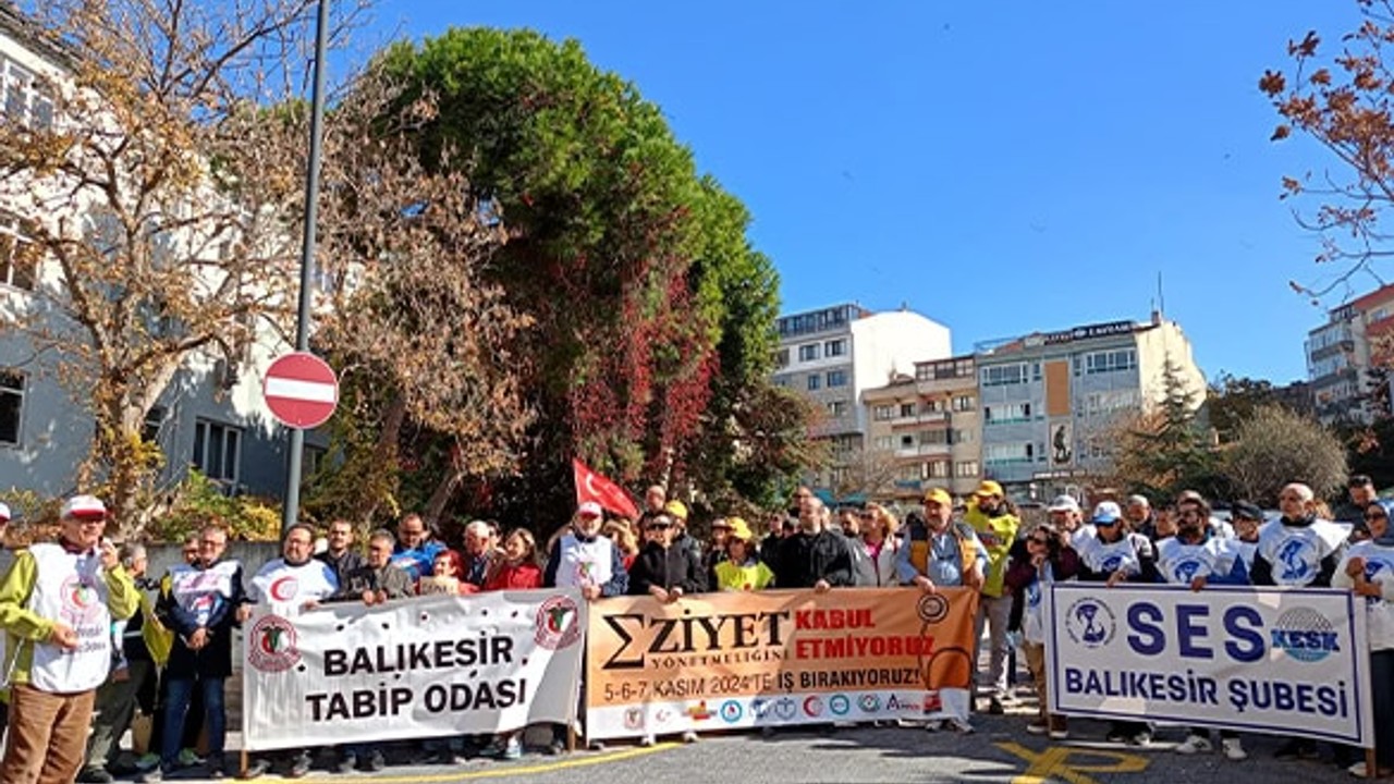 Sağlık Çalışanları Performans Yönetmeliğine Karşı Ayakta