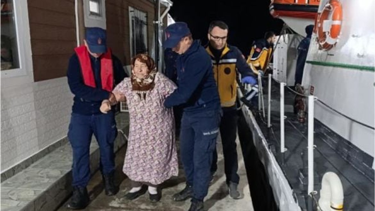 Fırtınalı Geceye Rağmen Can Kurtardılar