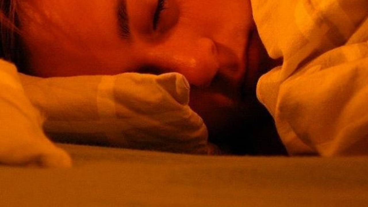 Gece Ani Uyanmalarınızın Gerçek Nedeni Ne?