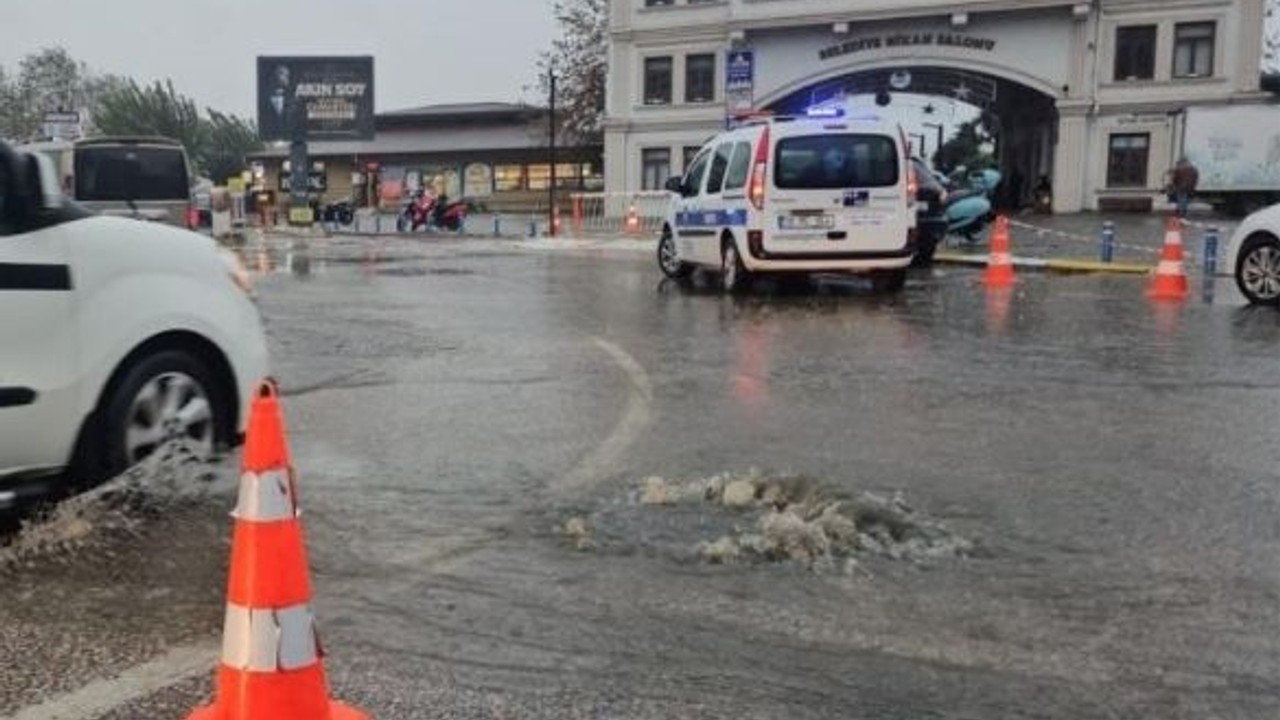Yağmur Her Şeyi Sürükledi! Yollar Göle Döndü!