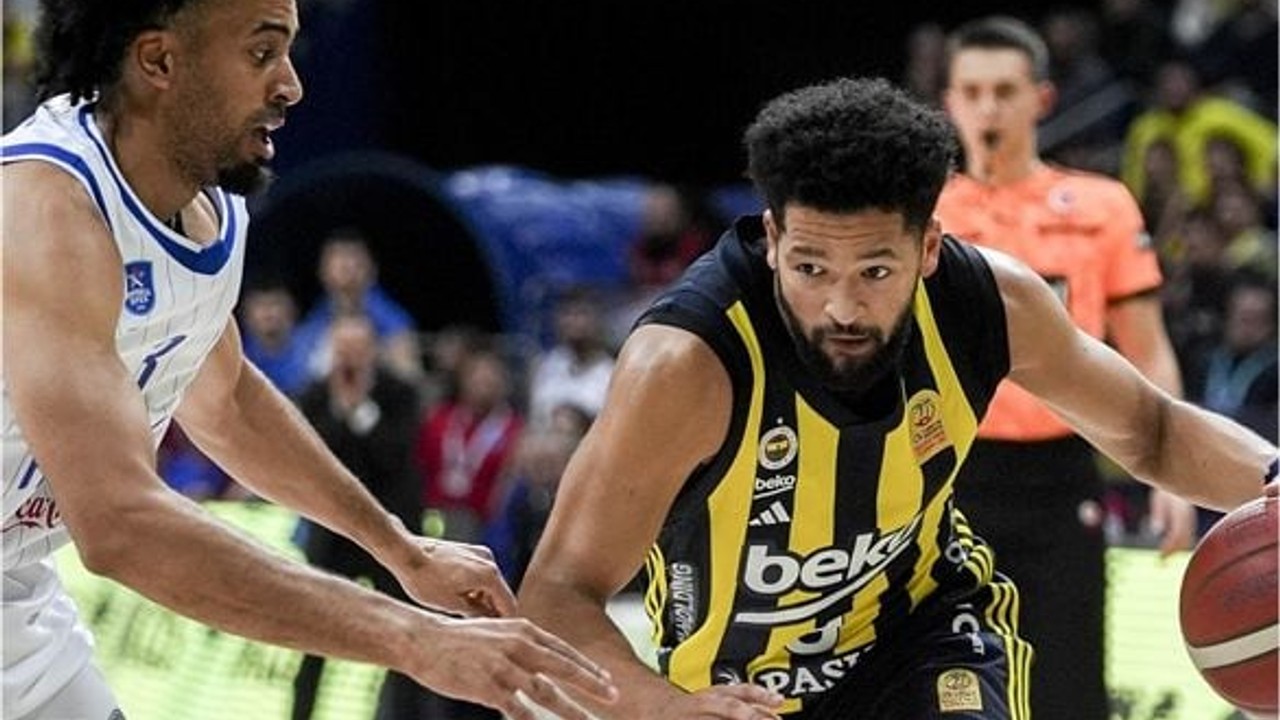 Anadolu Efes İlk Yenilgiyi Fenerbahçe’den Aldı!