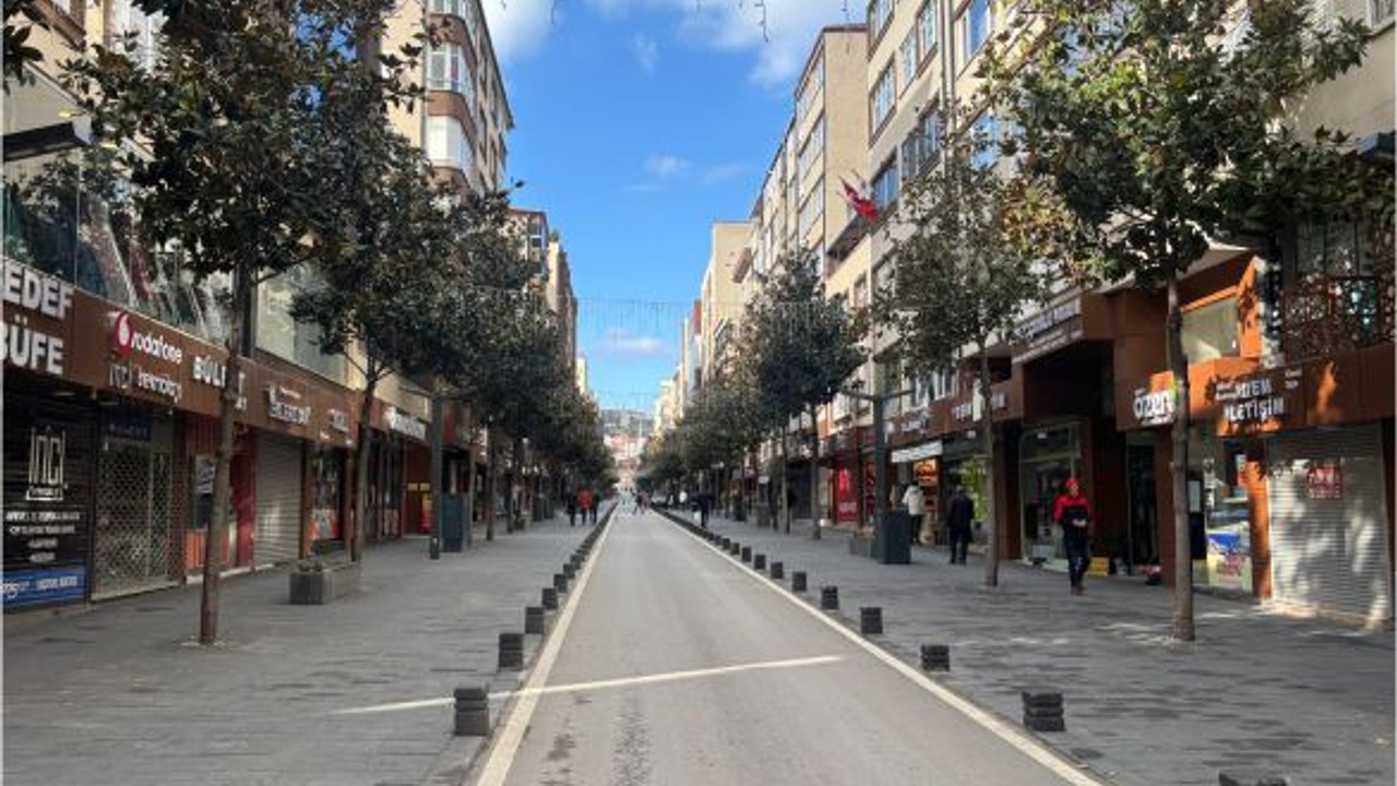 Balıkesir'in Çarşısı Sessizliğe Büründü