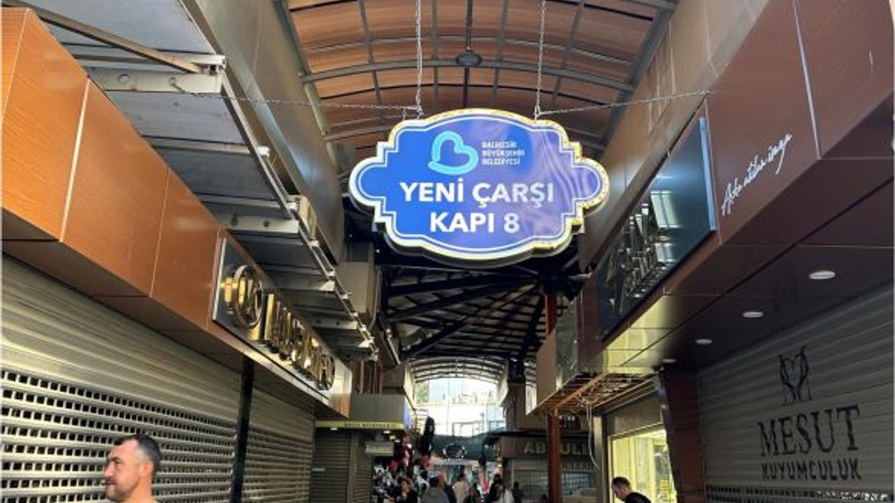 Yeni Çarşı'da Kapılar Değişti