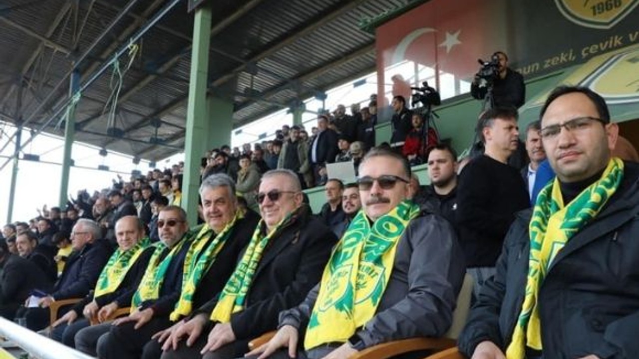 1966 Edremitspor'a Tribünden Destek