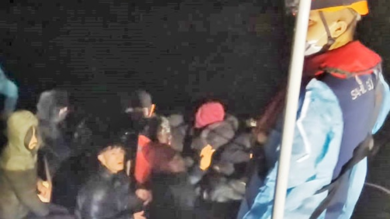 Ayvalık Açıklarında 9 Düzensiz Göçmen Yakalandı