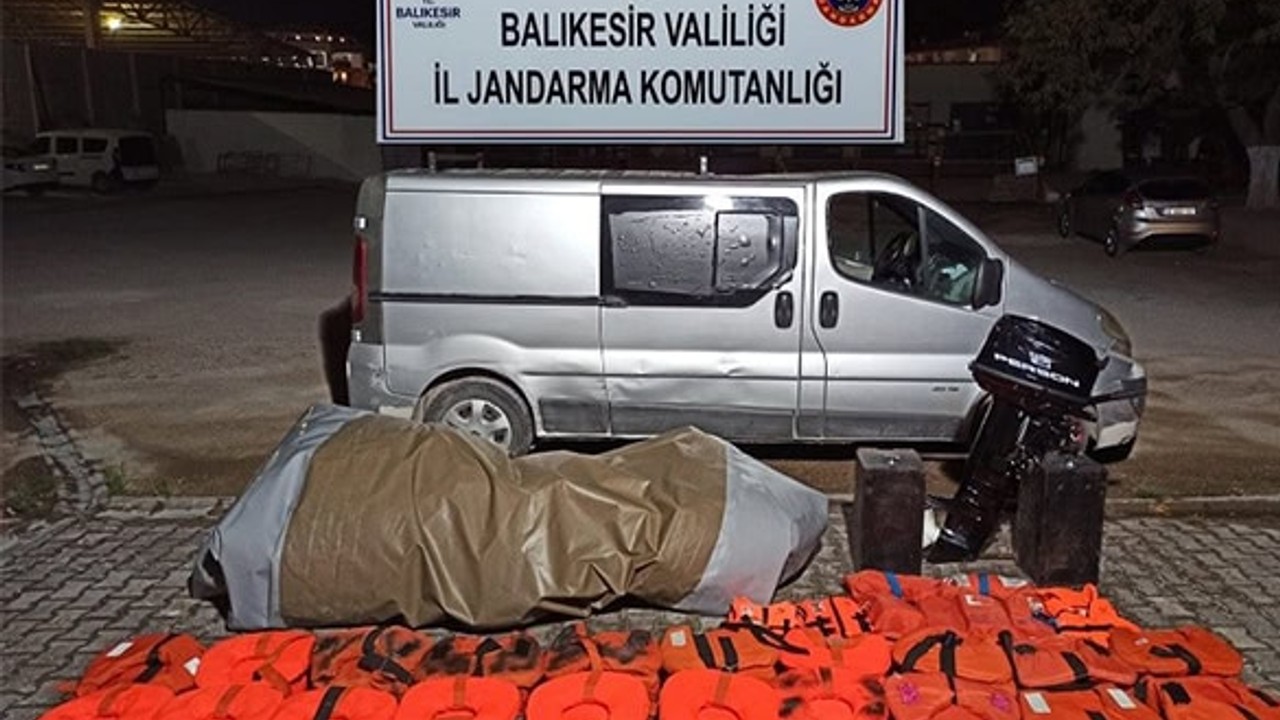 Balıkesir’de Düzensiz Göç Operasyonları: 63 Göçmen Yakalandı!