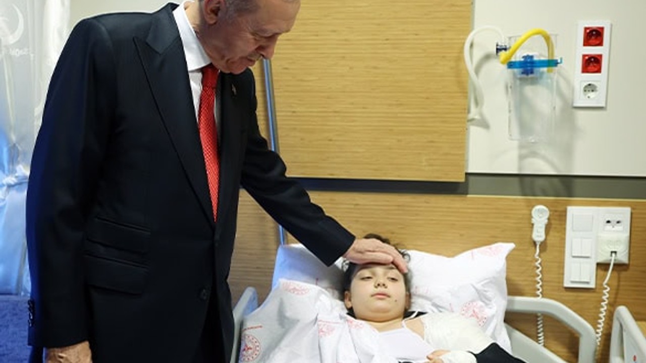 Erdoğan'dan Kazada Yaralanan Öğrencilere Ziyaret