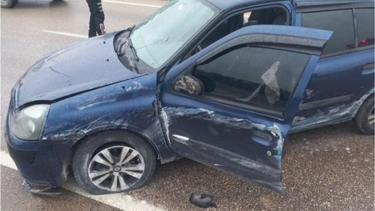 Bandırma'da Kaza! Refüje Çarptı