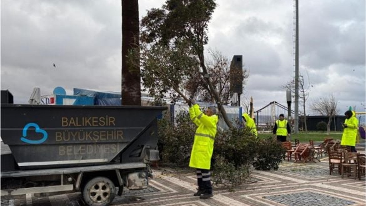 Balıkesir’de kar mesaisi