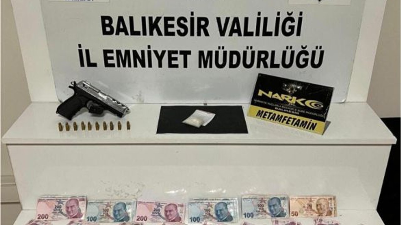 Balıkesir’de Şüpheli Araçta Yapılan Aramada 4 Gözaltı