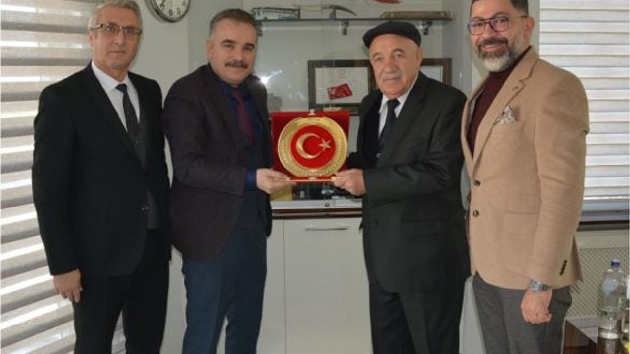 Edremit’te Hayırseverlere Teşekkür Plaketi