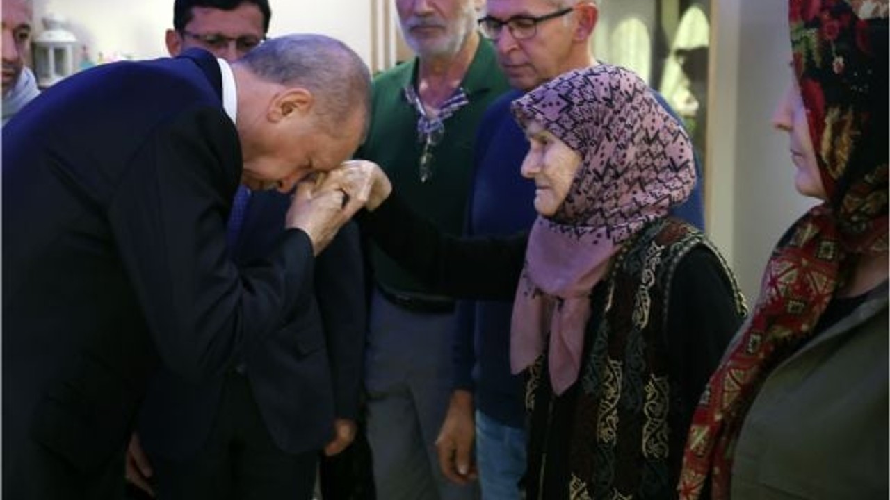 Erdoğan Patlamada Hayatını Kaybeden İşçilerin Ailelerini Ziyaret Etti