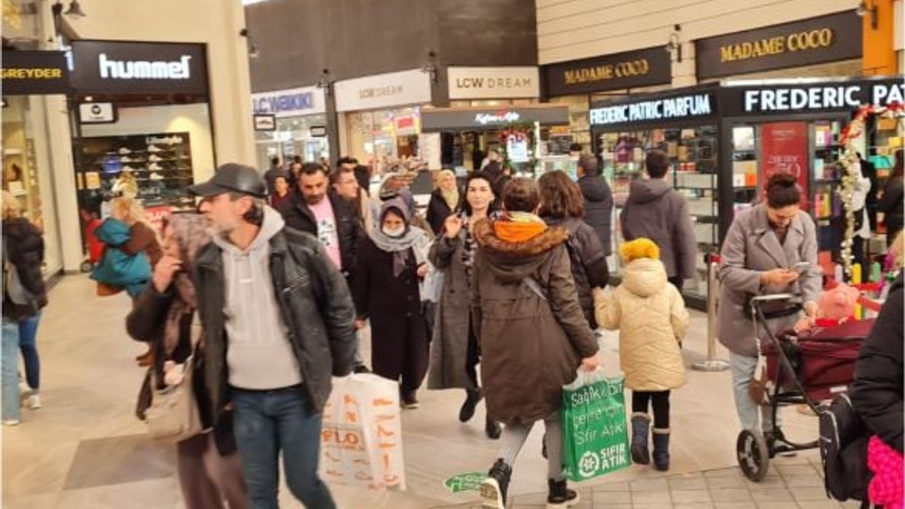 Alışverişin Kalbi Edremit’te Atıyor