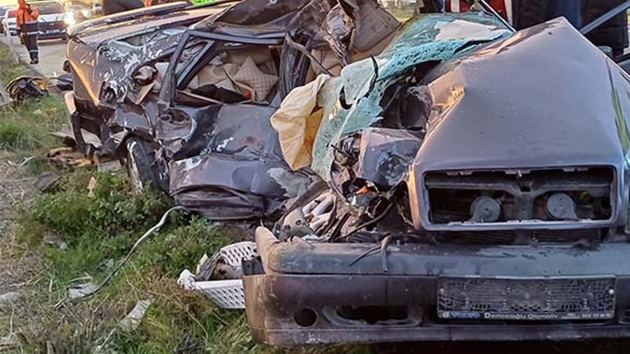 Ayvalık’ta Feci Kaza, Otomobil Sürücüsü Yaşamını Yitirdi