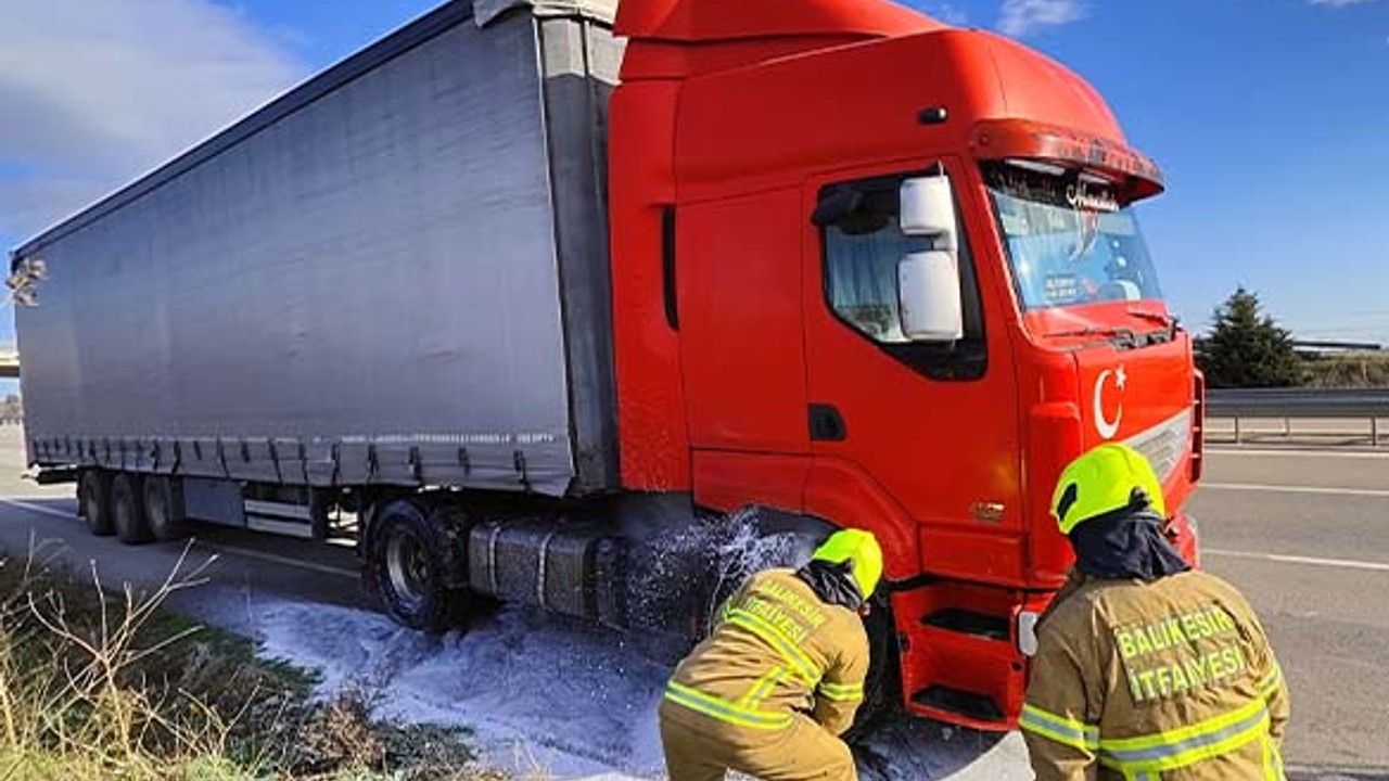 Balıkesir'de Seyir Halindeki Tırda Yangın, Büyük Felaket Önlendi