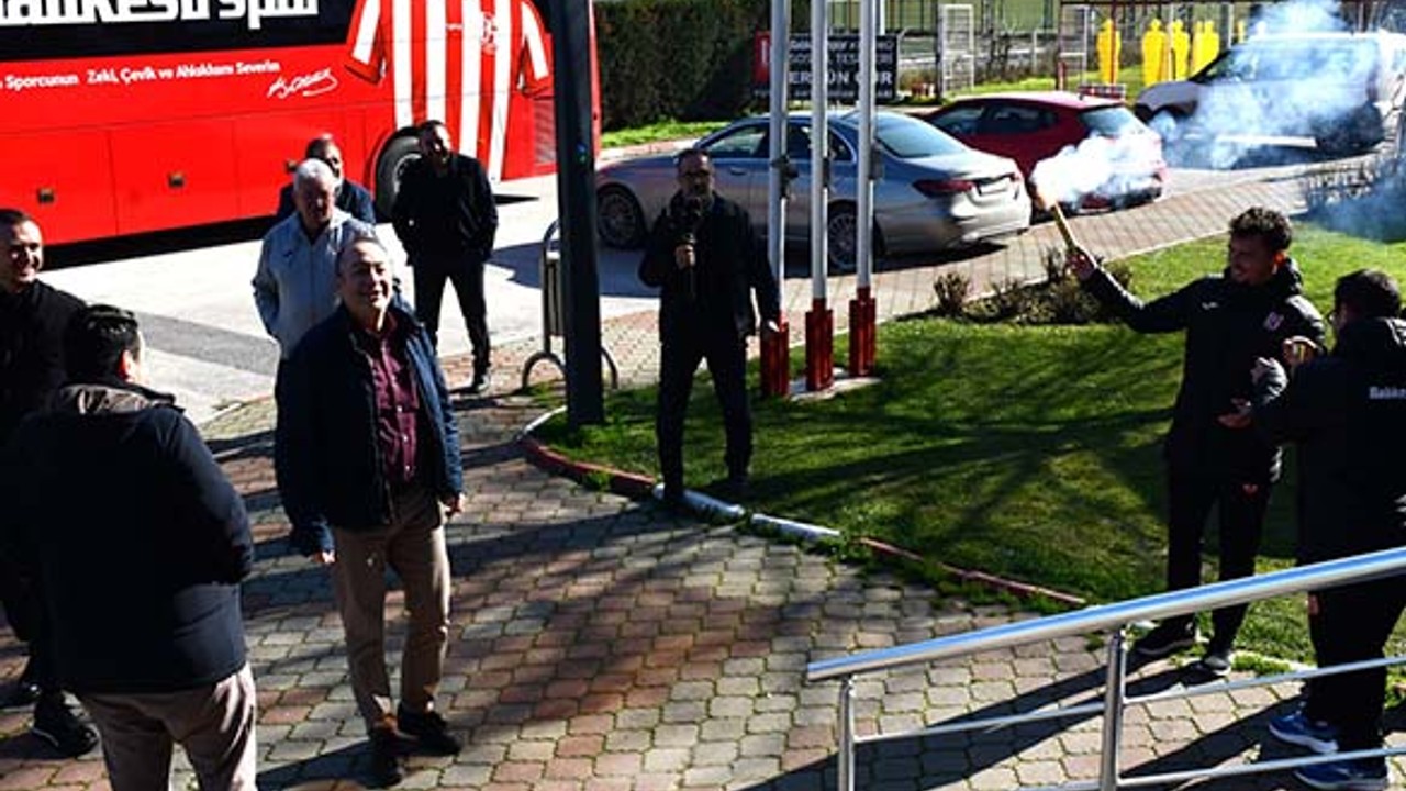 Balıkesirspor'dan Başkan Bekki'ye Sürpriz Doğum Günü Kutlaması