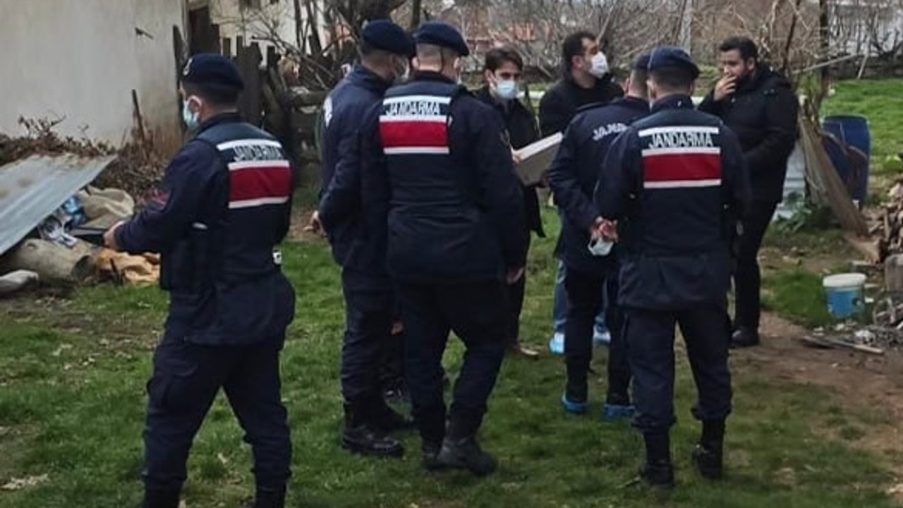 Dursunbey'de Yaşlı Çift Sobadan Sızan Gazdan Yaşamını Yitirdi