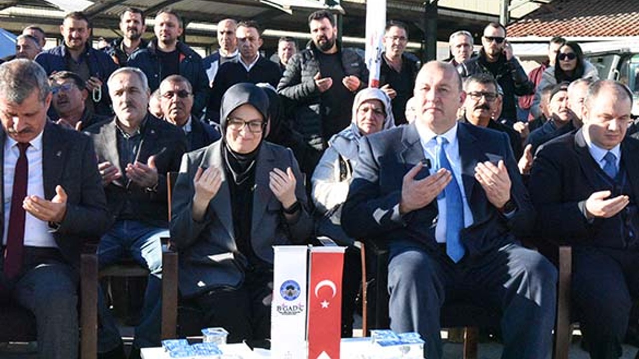 Uygur “AK Parti Belediyecilikte Beceri Mührüdür”