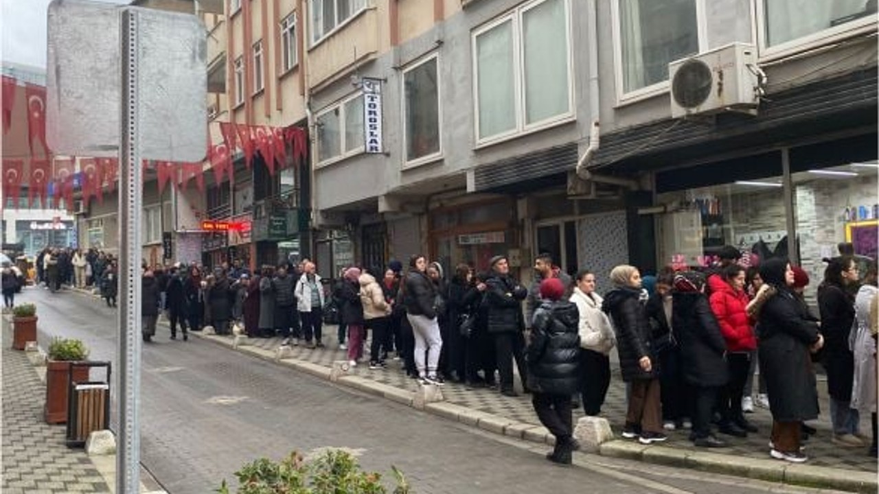 Balıkesir'de Bu Kuyruğun Sebebi Ne?