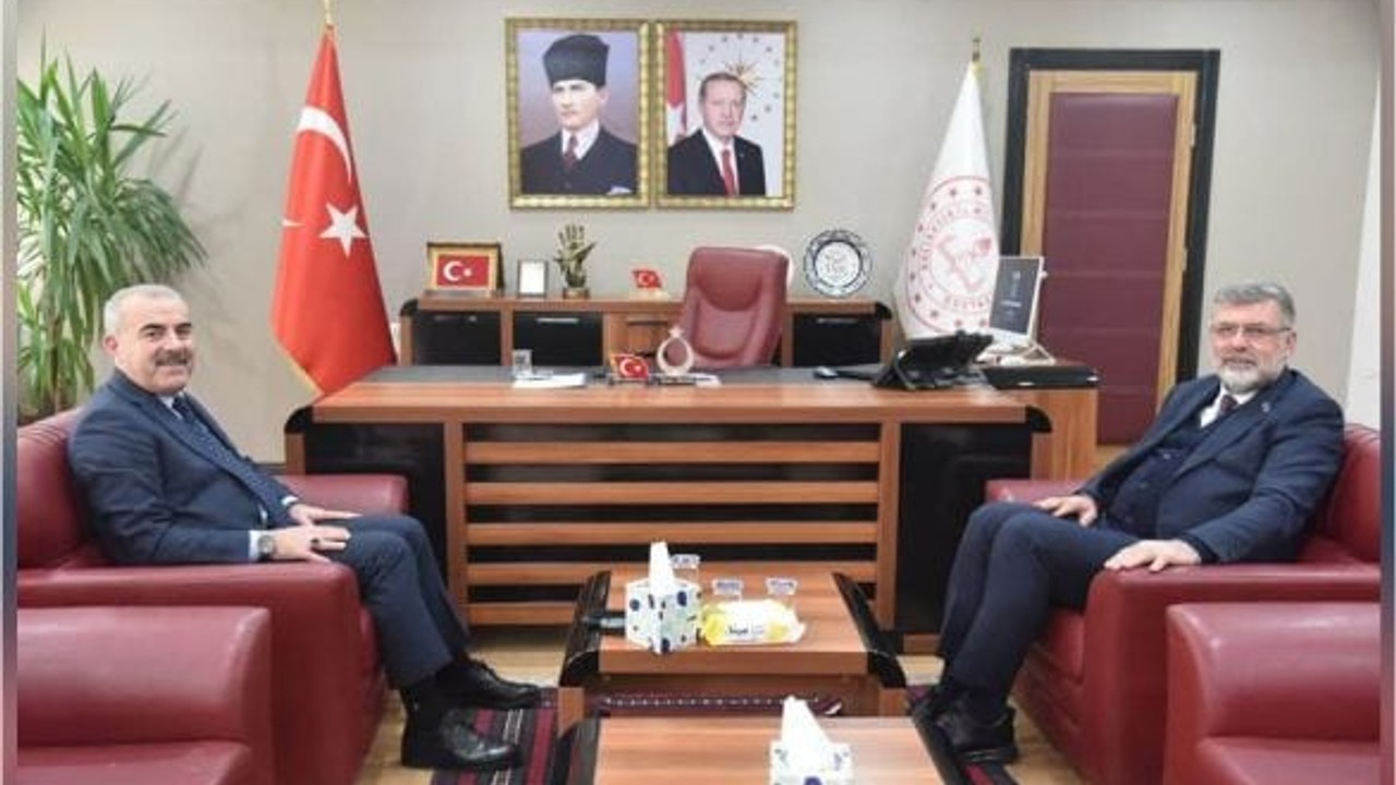 Kepsut Belediye Başkanı İsmail Cankul İl Milli Eğitim Müdürü Murat Demir’i Ziyaret Etti