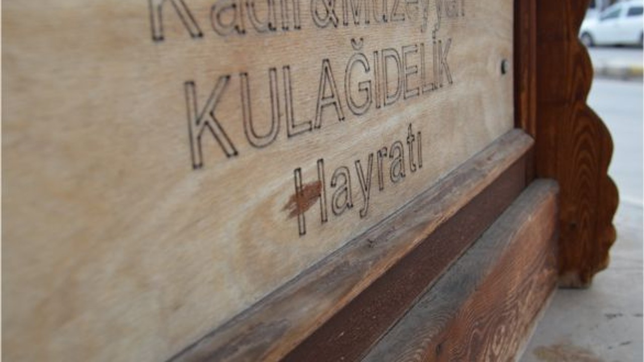 Bu Çeşmenin Kulağı Delik