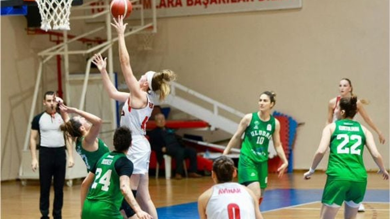 Burhaniye Belediyespor Zafere Ulaştı