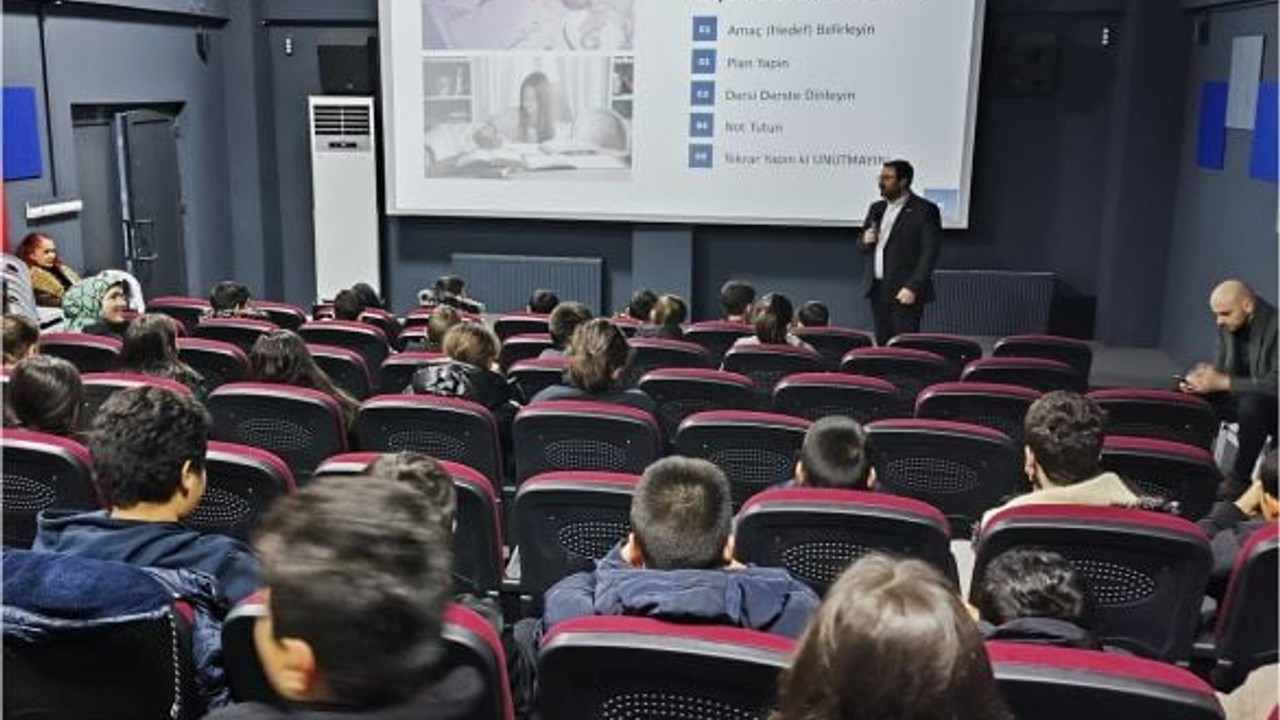 Sındırgı’da Öğrencilere Yapay Zeka Eğitimi
